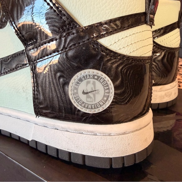 Nike Dunk Hi - Barely Green/Black - Picture 3 of 8